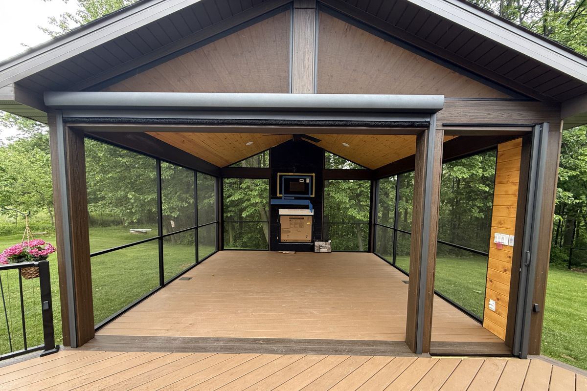 PowerScreen with Graphite screen door — Green Bay, WI